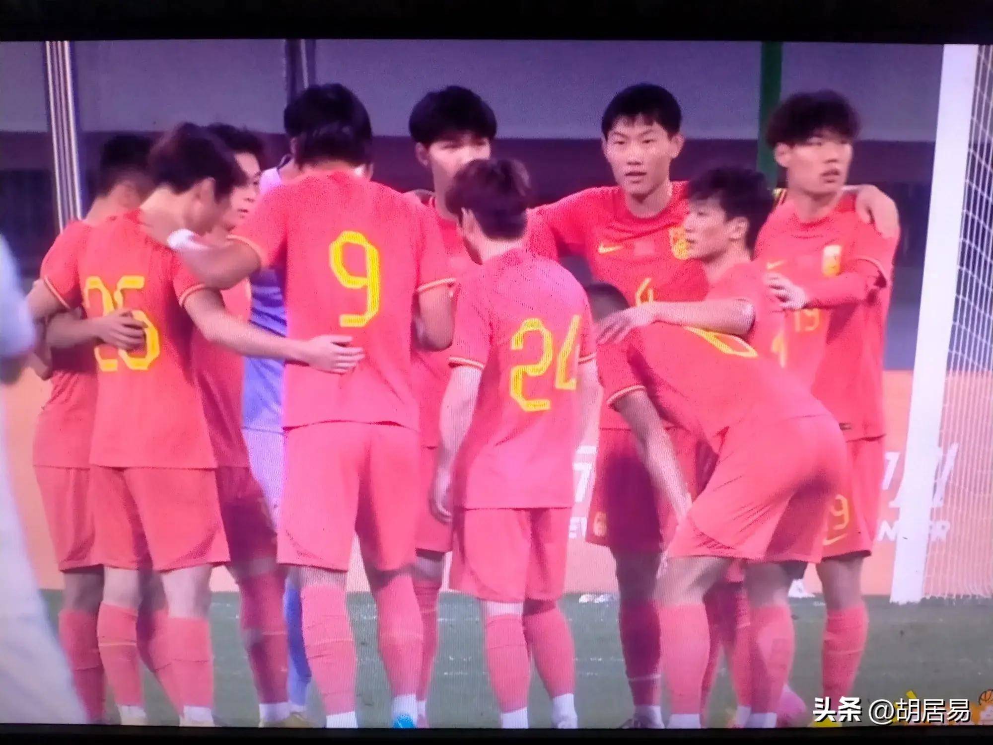 国内足球联赛阵容调整灵活，球队整体表现亮眼的简单介绍