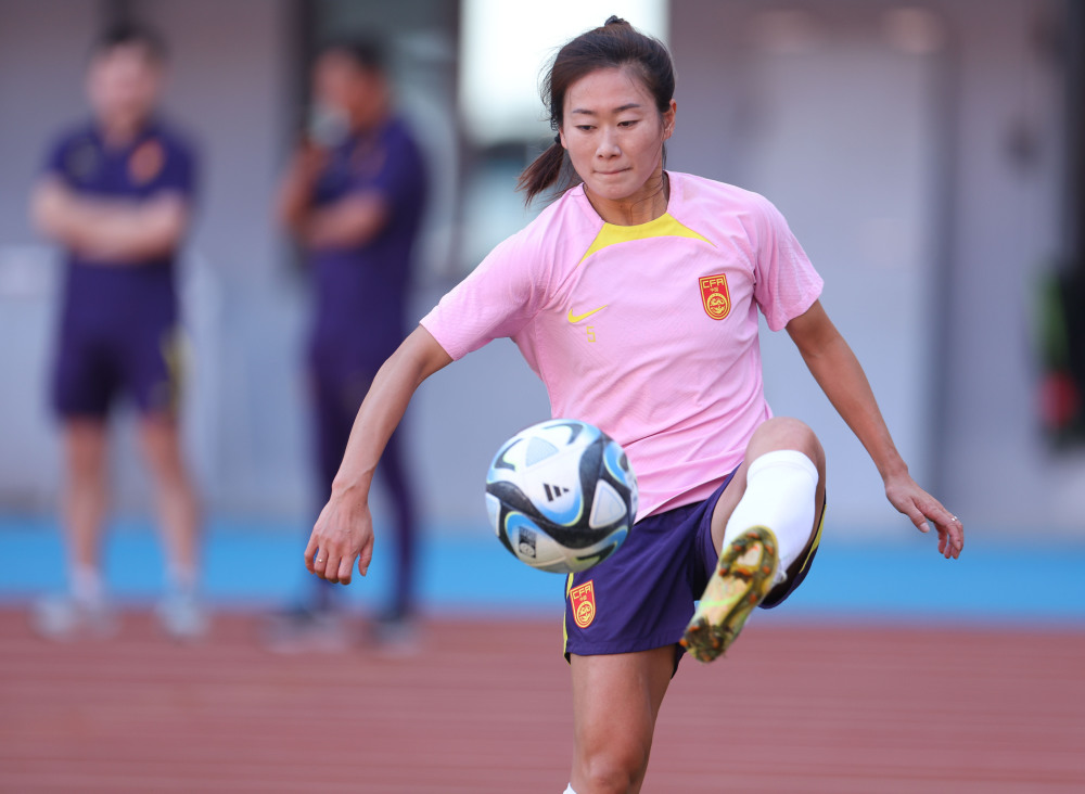 中国女足队员实力超群，获胜喜人