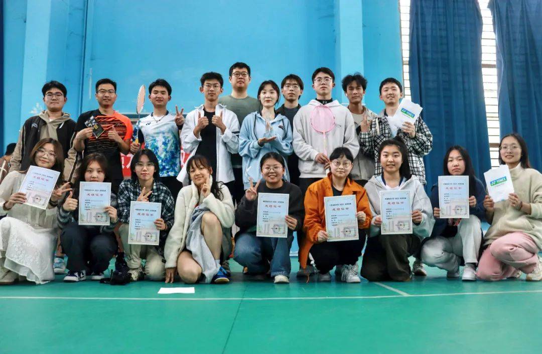 日本游泳选手勇夺冠军再创佳绩