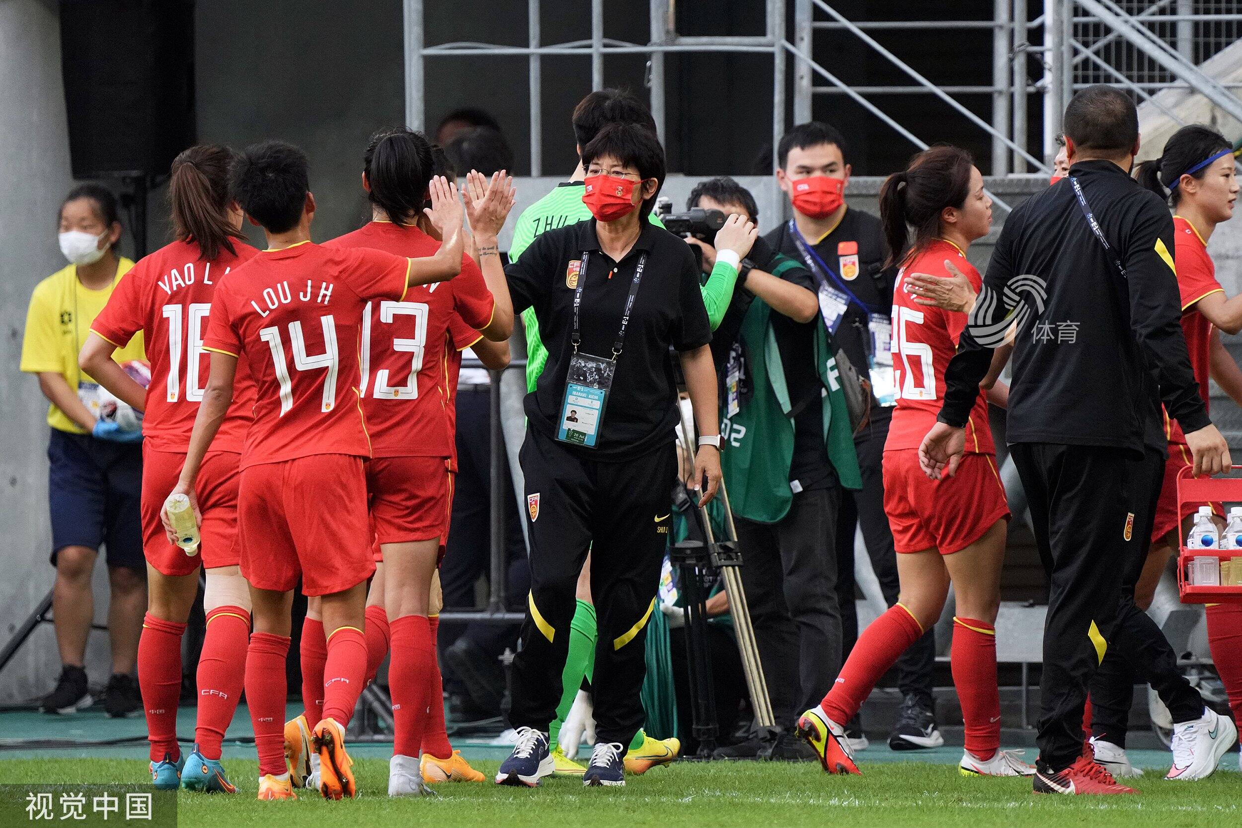 女足友谊赛中，中国队全力以赴的简单介绍